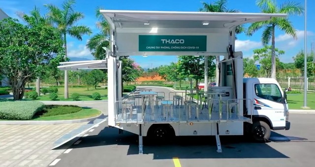 Có gì bên trong chiếc xe chuyên dụng vận chuyển và tiêm vắc-xin lưu động của Thaco?